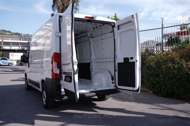 PEUGEOT Boxer usata, con Telecamera per parcheggio assistito