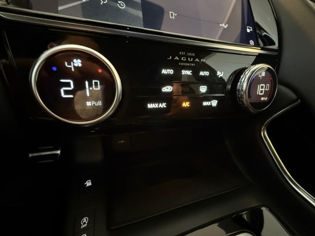 JAGUAR E-Pace usata, con Specchietti laterali elettrici