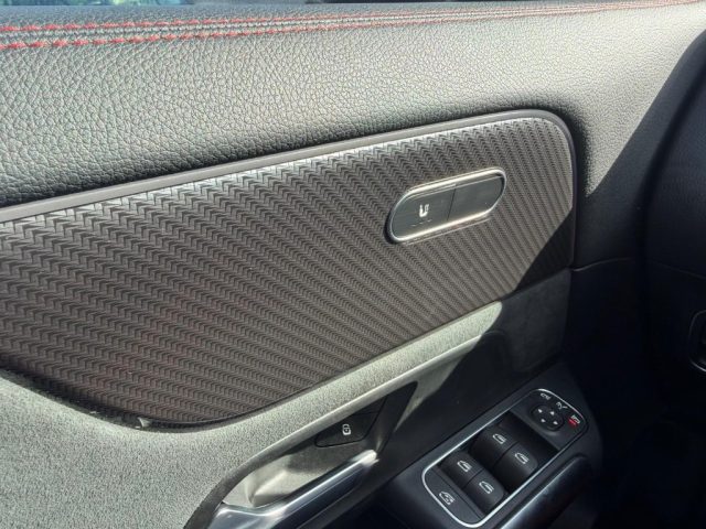 MERCEDES-BENZ GLA 200 usata, con Tettuccio apribile