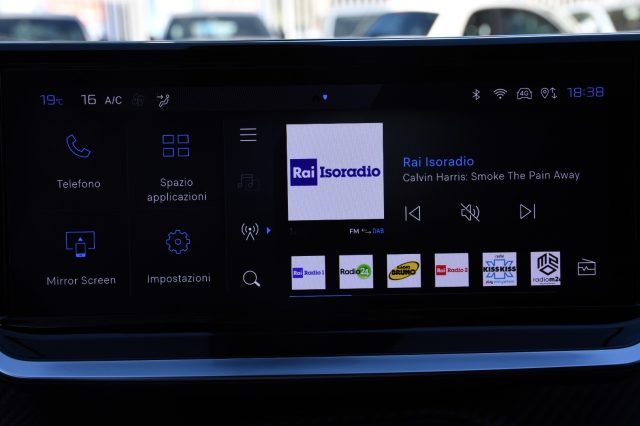PEUGEOT 2008 usata, con Leve al volante