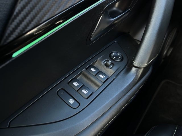 PEUGEOT 2008 usata, con Sistema di navigazione