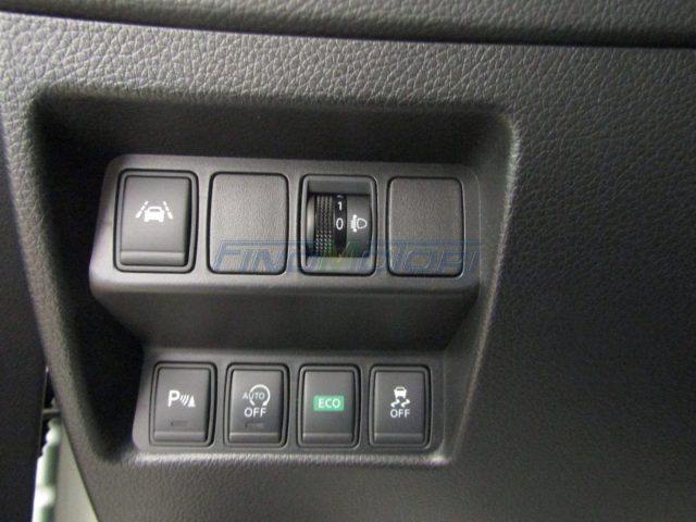 NISSAN Qashqai usata, con Fari LED