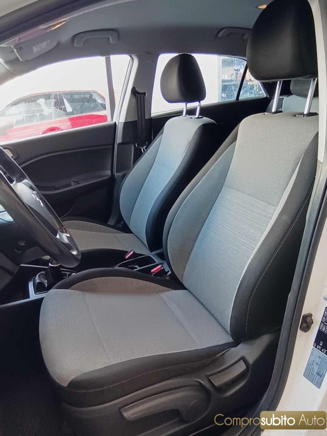 HYUNDAI i20 usata, con Climatizzatore