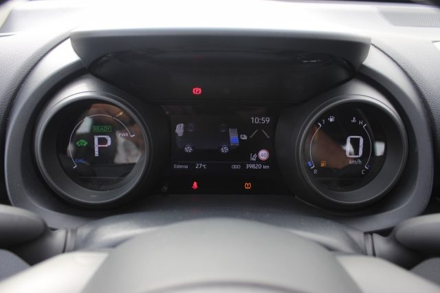 TOYOTA Yaris usata, con Autoradio digitale
