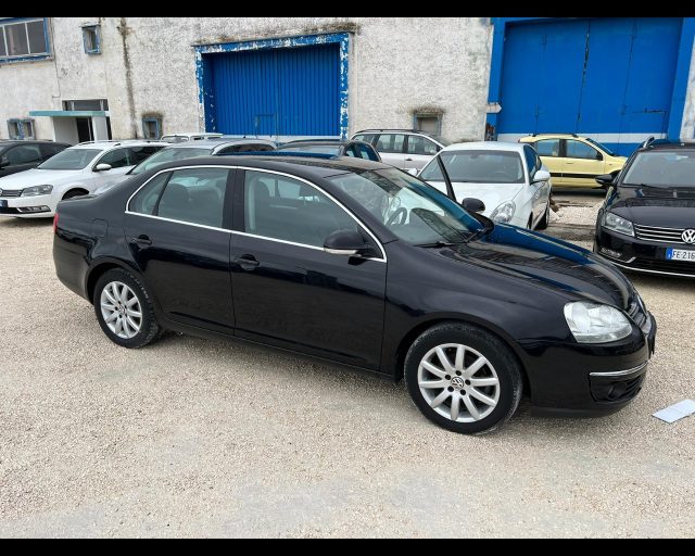 VOLKSWAGEN Jetta usata 17