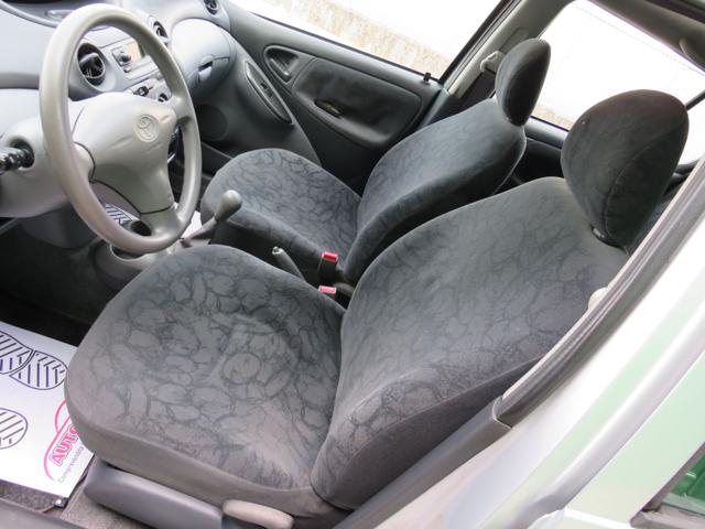 TOYOTA Yaris usata 13