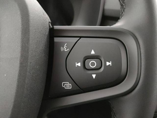 VOLVO XC40 usata, con Volante in pelle