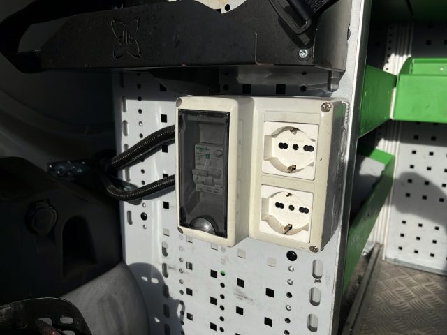 VOLKSWAGEN Caddy usata, con Frenata d