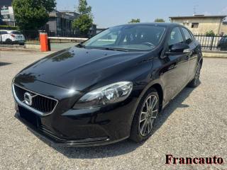 VOLVO V40 D2 R-design Momentum