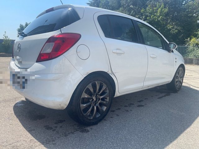 OPEL Corsa usata, con Autoradio