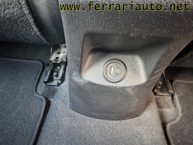 KIA Stonic usata, con Autoradio digitale
