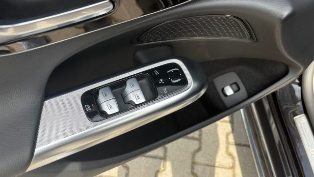 MERCEDES-BENZ E 220 usata, con Controllo automatico clima