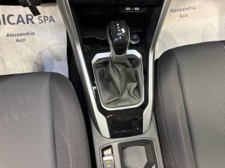VOLKSWAGEN T-Roc usata, con Leve al volante