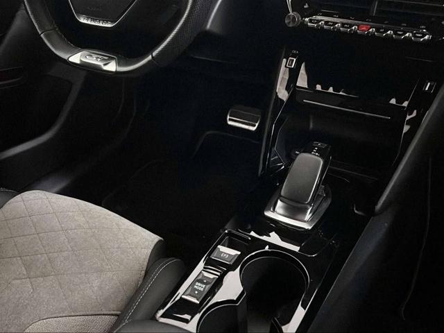 PEUGEOT 208 usata, con Sedile posteriore sdoppiato