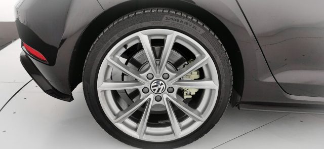 VOLKSWAGEN Golf R usata, con Fendinebbia