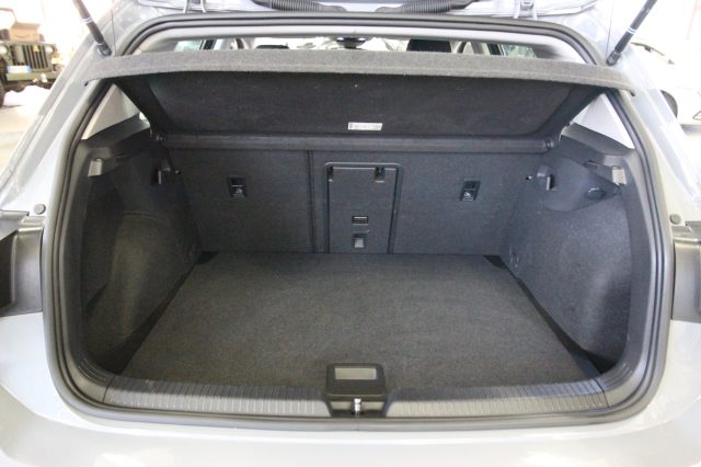 VOLKSWAGEN Golf usata, con Fari LED