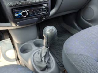 TOYOTA Yaris usata 17