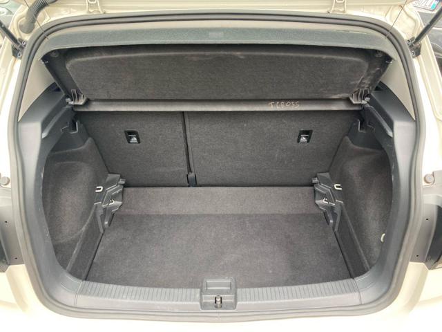 VOLKSWAGEN T-Cross usata, con USB