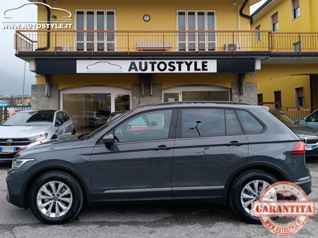 VOLKSWAGEN Tiguan usata, con Autoradio