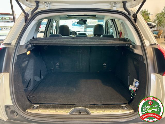 PEUGEOT 2008 usata, con Volante multifunzione