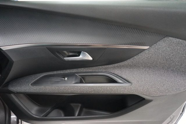 PEUGEOT 5008 usata, con Airbag testa