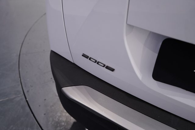 PEUGEOT 2008 usata, con Sensori di parcheggio posteriori