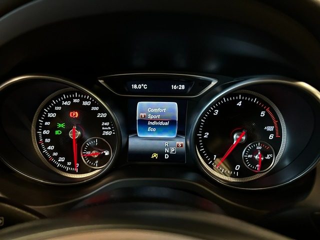 MERCEDES-BENZ CLA 200 usata, con Climatizzatore