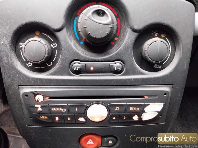 RENAULT Clio usata, con Specchietti laterali elettrici
