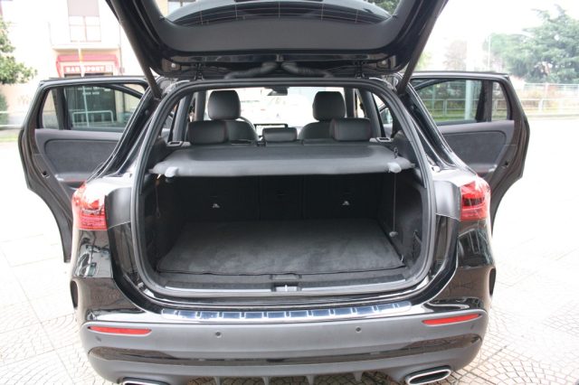 MERCEDES-BENZ GLA 180 usata, con Sistema di navigazione