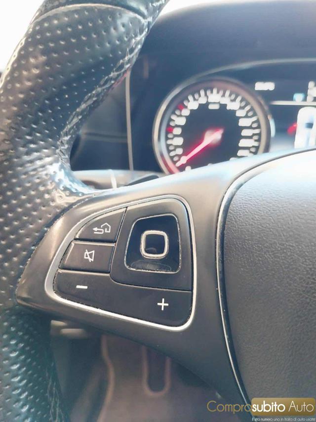 MERCEDES-BENZ E 220 usata 32