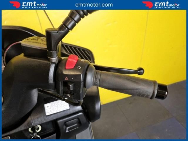 YAMAHA Majesty 400 usata 12