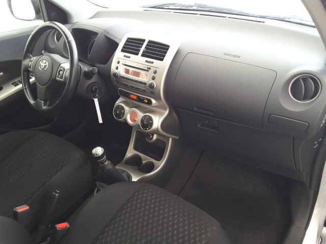 TOYOTA Urban Cruiser usata, con Controllo trazione