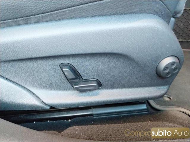 MERCEDES-BENZ E 220 usata 36