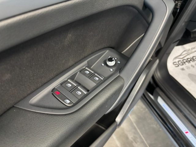 AUDI Q5 usata, con Sensori di parcheggio anteriori