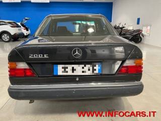 MERCEDES-BENZ 200 usata 10