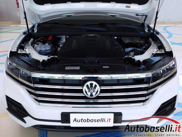 VOLKSWAGEN Touareg usata, con Luci diurne LED