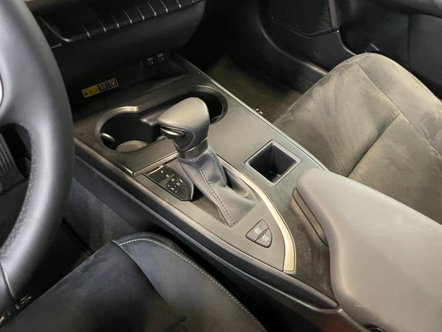 LEXUS UX 250h usata, con Volante in pelle