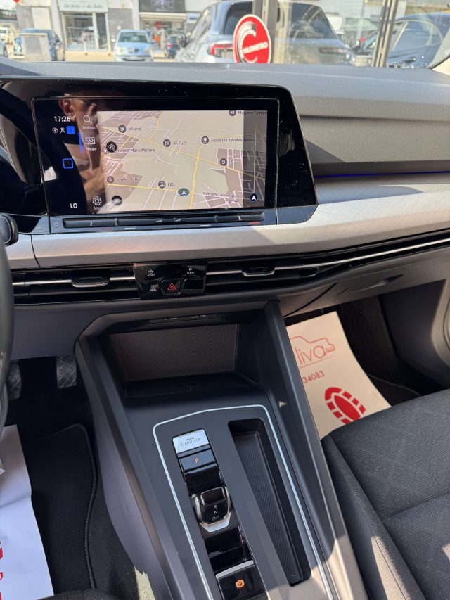 VOLKSWAGEN Golf usata, con USB