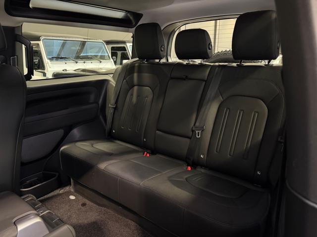 LAND ROVER Defender usata, con Sedile posteriore sdoppiato
