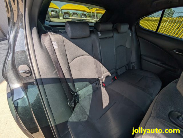 LEXUS UX 250h usata, con MP3
