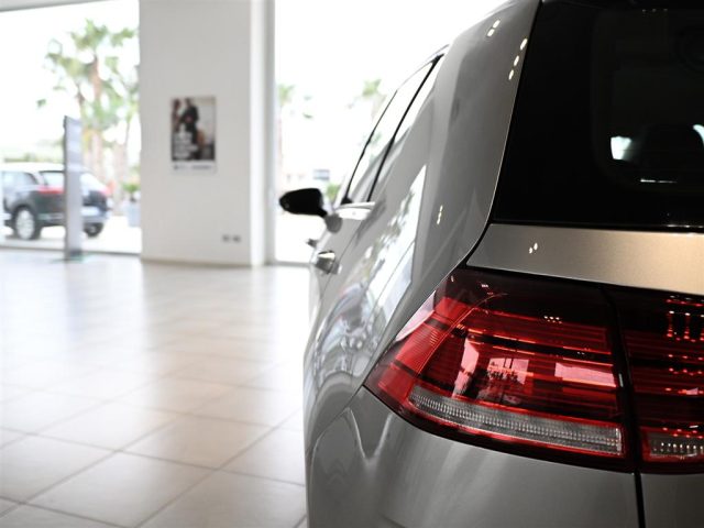 VOLKSWAGEN Golf usata, con Controllo trazione