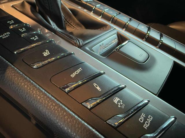 PORSCHE Macan usata, con Park Distance Control