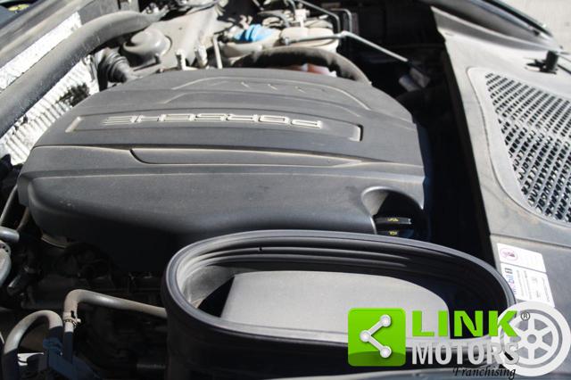 PORSCHE Macan usata, con Leve al volante