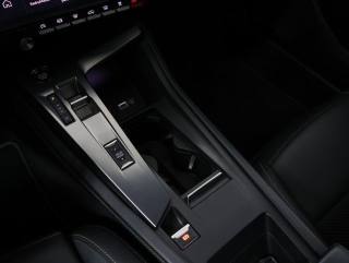 PEUGEOT 308 usata, con Sedile posteriore sdoppiato