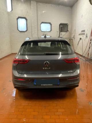 VOLKSWAGEN Golf usata, con USB
