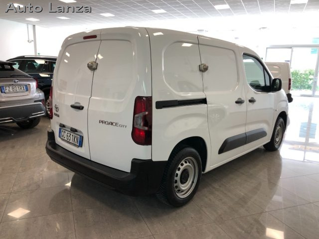 TOYOTA Proace City usata, con Autoradio