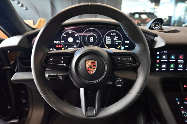 PORSCHE Taycan usata 47