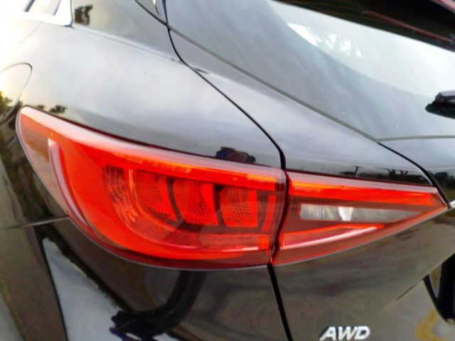 INFINITI Q30 usata, con Controllo trazione