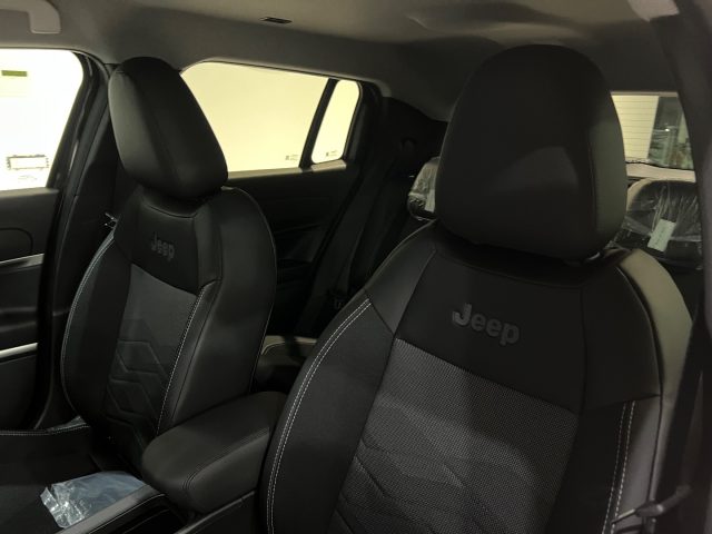 JEEP Avenger usata, con Volante in pelle