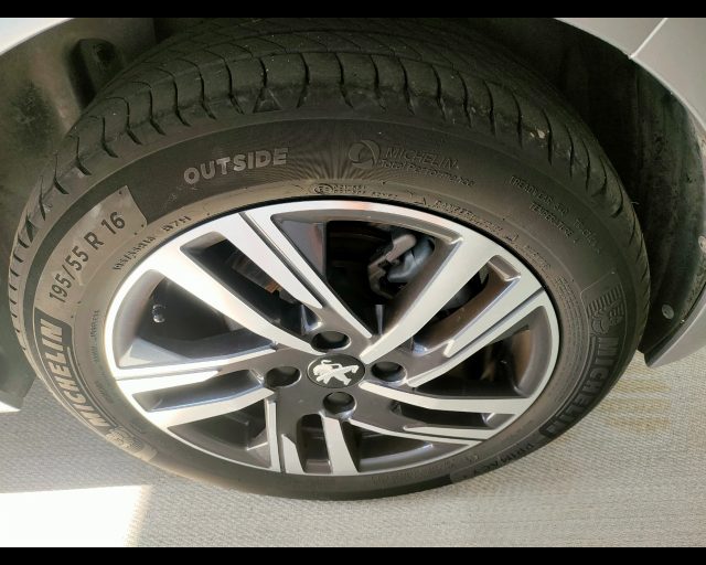 PEUGEOT 208 usata, con Sensori di parcheggio posteriori